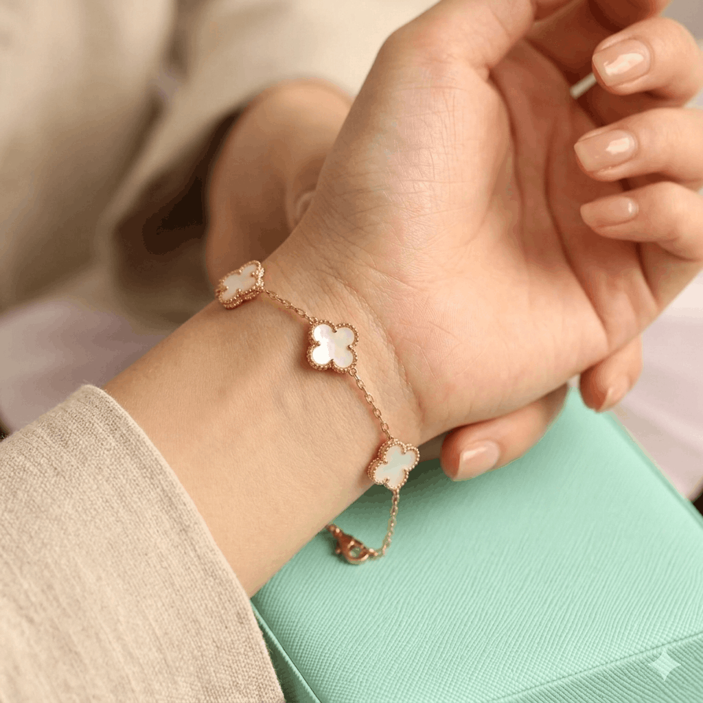 Black and White Reversible Clover Bracelet - Image 4