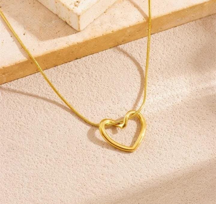 Hollow Heart Pendant Chain (Golden)